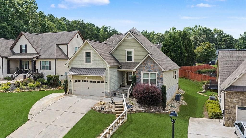 5 bedroom, 3 bathroom, 2,219 sq ft single family residence for sale at 102 Brookstone Drive, Carrollton, GA 30116 — photo 3
