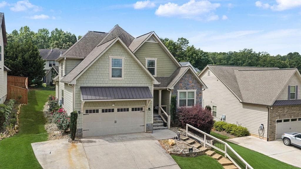 5 bedroom, 3 bathroom, 2,219 sq ft single family residence for sale at 102 Brookstone Drive, Carrollton, GA 30116 — photo 4