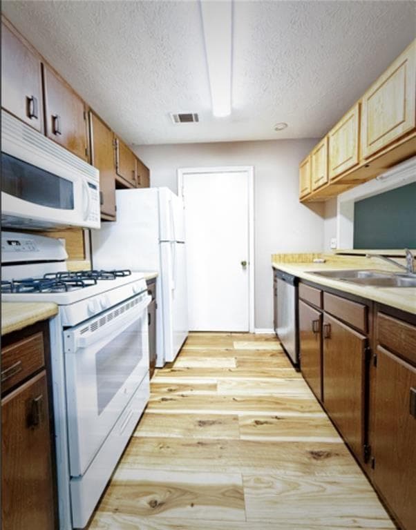 triplex for sale at 2885 Lakemont Drive, Marietta, GA 30060 — photo 2