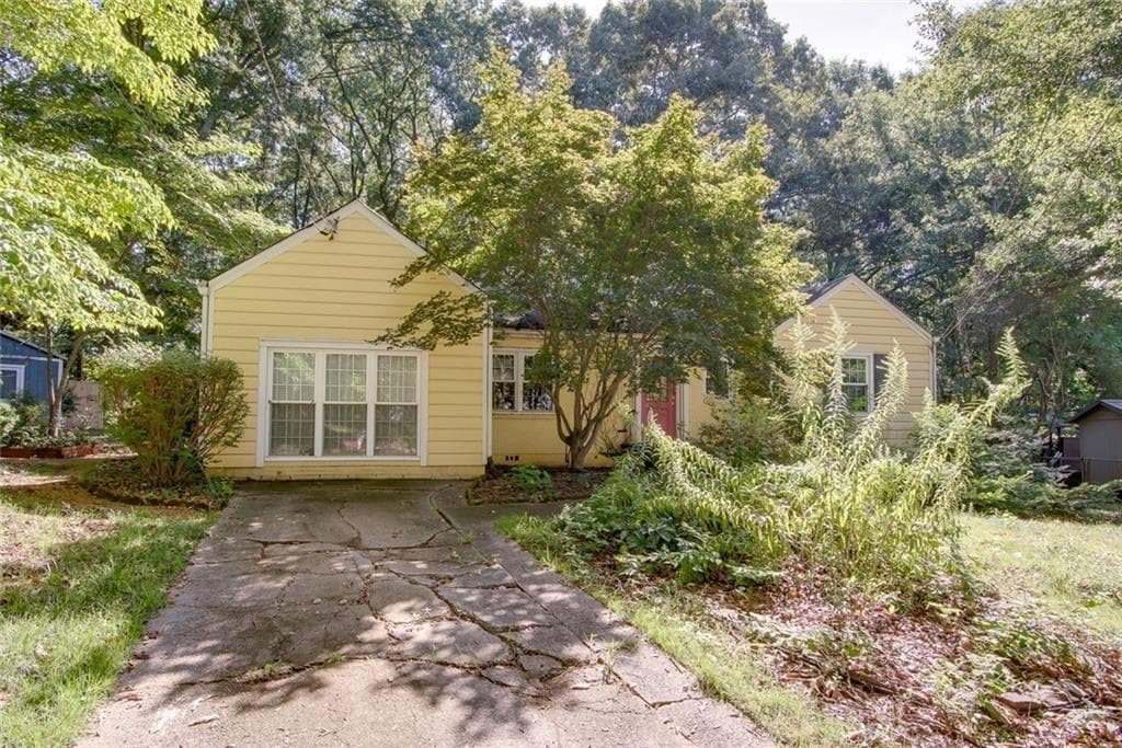 3 bedroom, 1 bathroom, 1,490 sq ft single family residence under contract at 453 N Pineview Court, Decatur, GA 30030 — photo 2