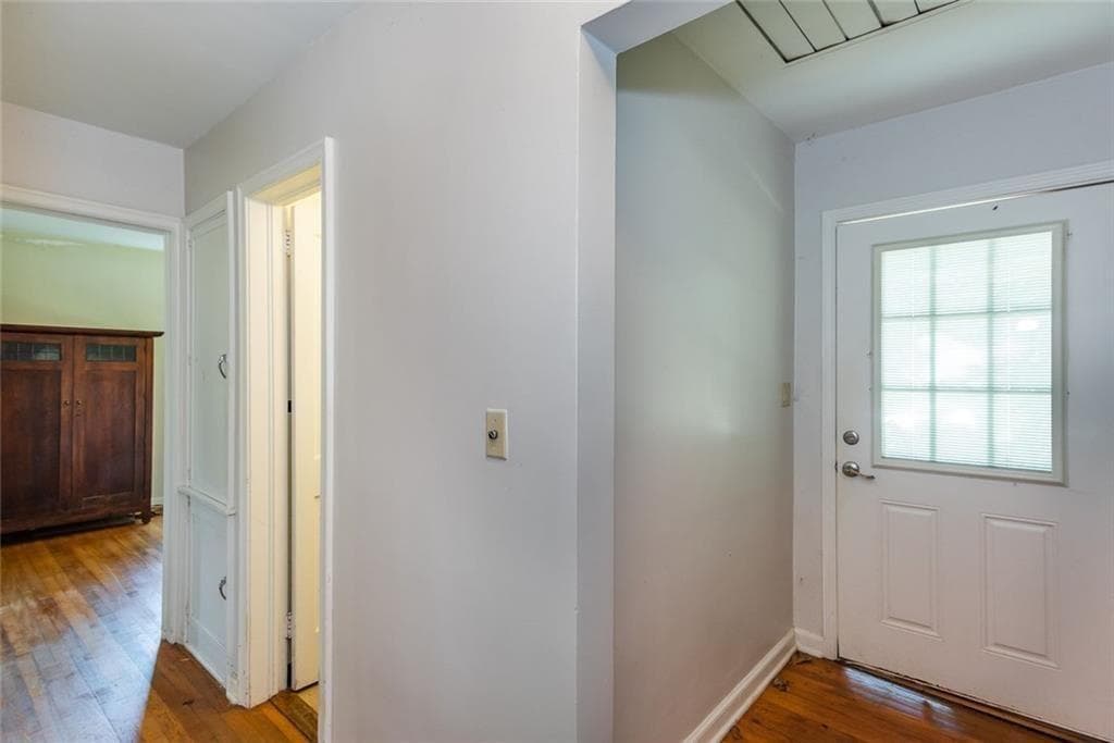 3 bedroom, 1 bathroom, 1,490 sq ft single family residence under contract at 453 N Pineview Court, Decatur, GA 30030 — photo 4