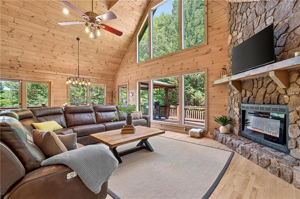 3 bedroom, 4 bathroom, 2,730 sq ft single family residence for sale at 78 Mountain Peaks Lane, Blue Ridge, GA 30513 — photo 3
