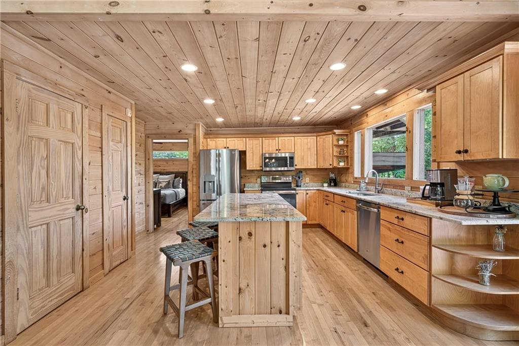 3 bedroom, 4 bathroom, 2,730 sq ft single family residence for sale at 78 Mountain Peaks Lane, Blue Ridge, GA 30513 — photo 10