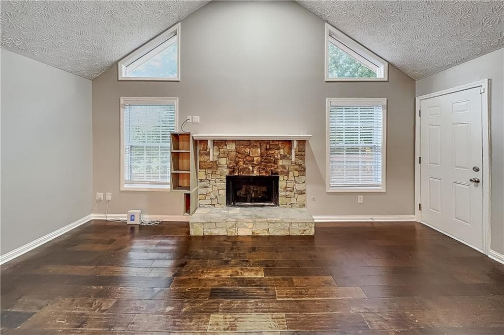 4 bedroom, 2 bathroom, 2,131 sq ft single family residence for rent at 985 Crystal Water Drive, Lawrenceville, GA 30045 for $2,275 a month — photo 2