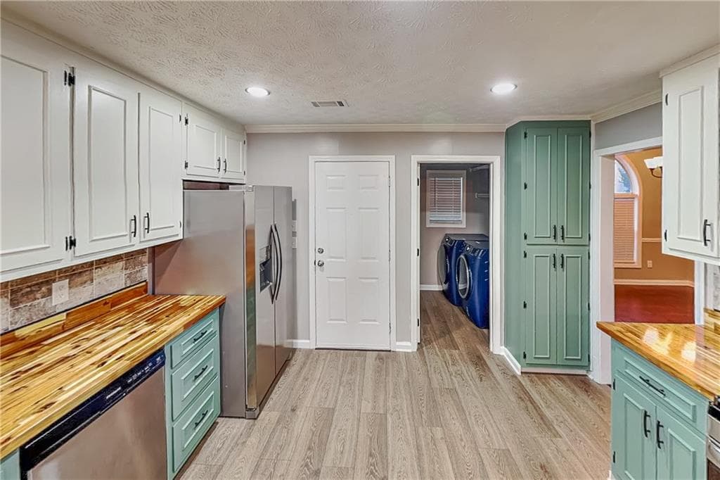 4 bedroom, 2 bathroom, 2,131 sq ft single family residence for rent at 985 Crystal Water Drive, Lawrenceville, GA 30045 for $2,275 a month — photo 5