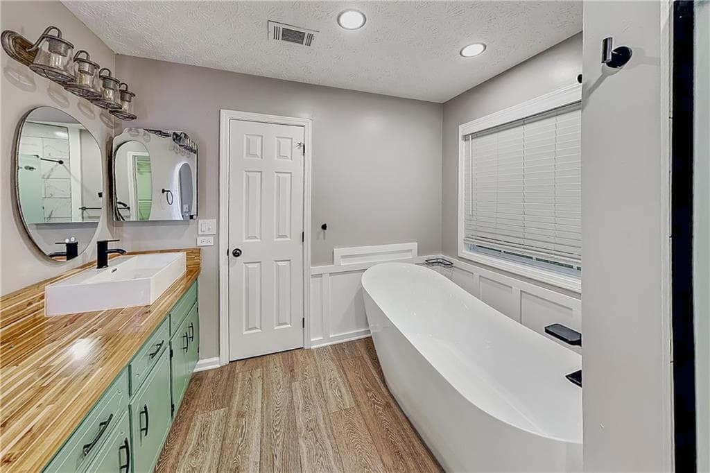 4 bedroom, 2 bathroom, 2,131 sq ft single family residence for rent at 985 Crystal Water Drive, Lawrenceville, GA 30045 for $2,275 a month — photo 8
