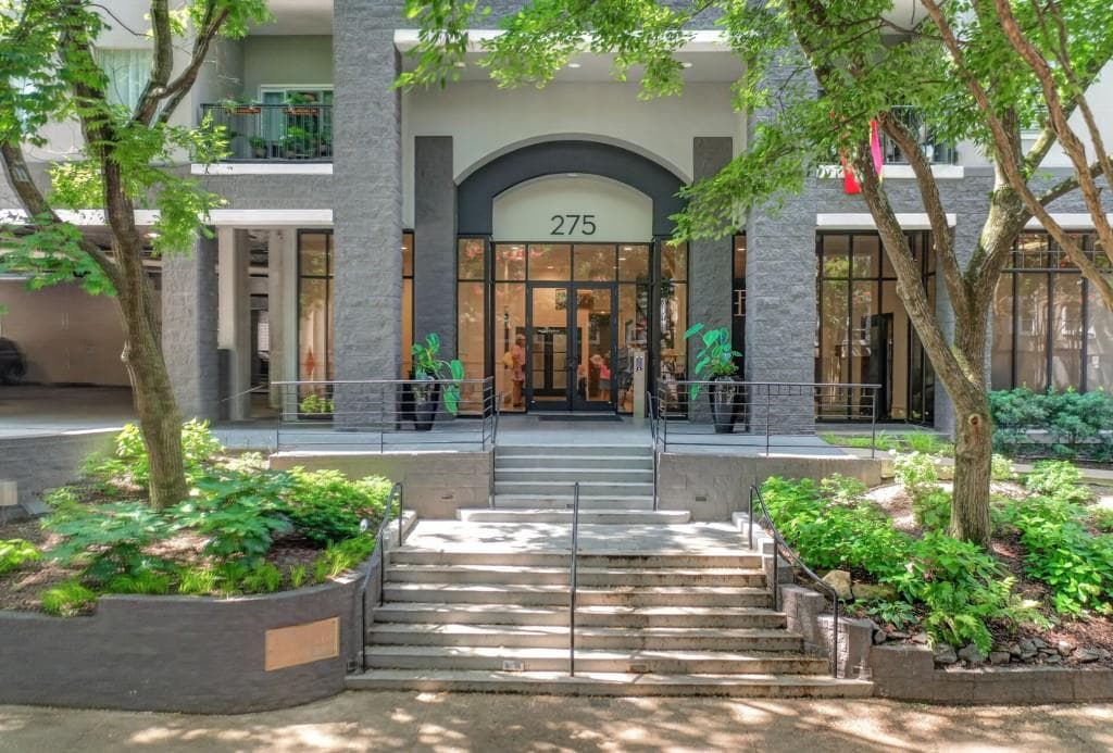 2 bedroom, 2 bathroom, 1,100 sq ft condominium for sale at 275 13th Street 1008, Atlanta, GA 30309