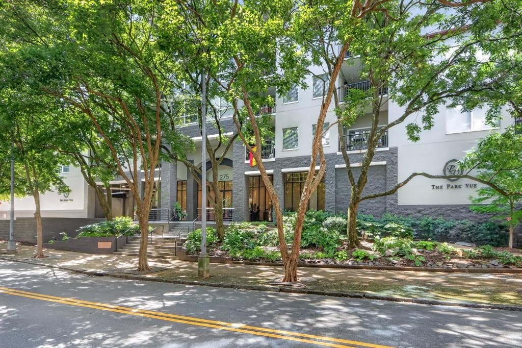 2 bedroom, 2 bathroom, 1,100 sq ft condominium for sale at 275 13th Street 1008, Atlanta, GA 30309 — photo 2