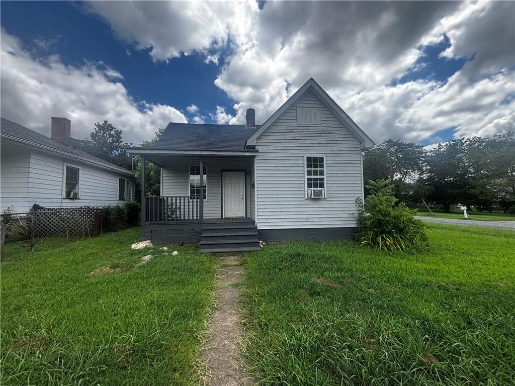 1 bedroom, 1 bathroom, 686 sq ft single family residence for rent at 722 La Due Street, Cedartown, GA 30125 for $900 a month — photo 1 of 4