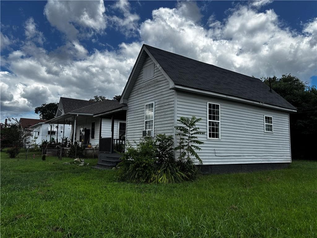 1 bedroom, 1 bathroom, 686 sq ft single family residence for rent at 722 La Due Street, Cedartown, GA 30125 for $900 a month — photo 2