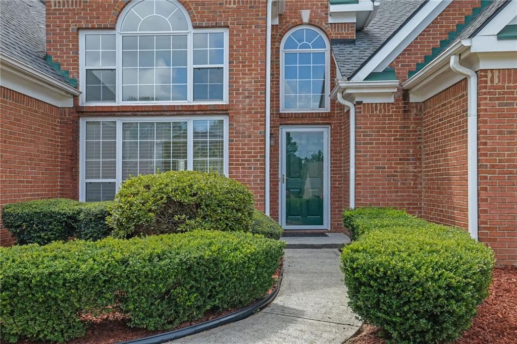 3 bedroom, 3 bathroom, 2,287 sq ft single family residence for sale at 3353 Dunbar Lane, Suwanee, GA 30024 — photo 3