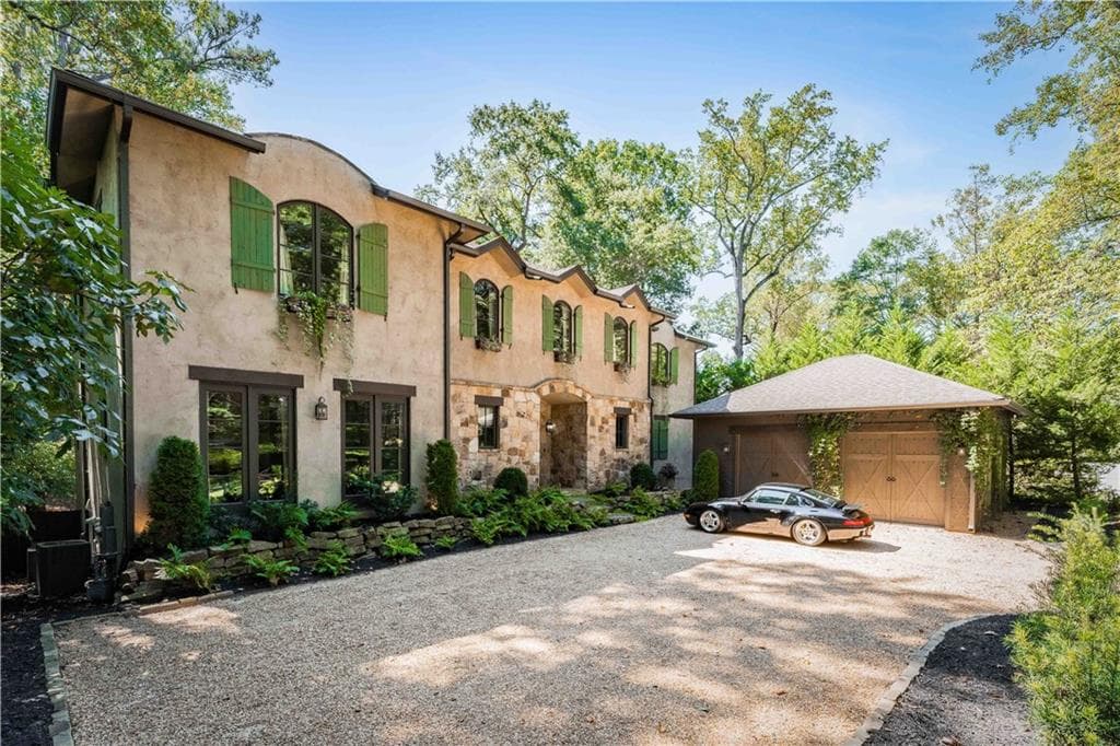 5 bedroom, 5 bathroom, 6,569 sq ft single family residence for sale at 3118 W Roxboro Road, Atlanta, GA 30324 — photo 2