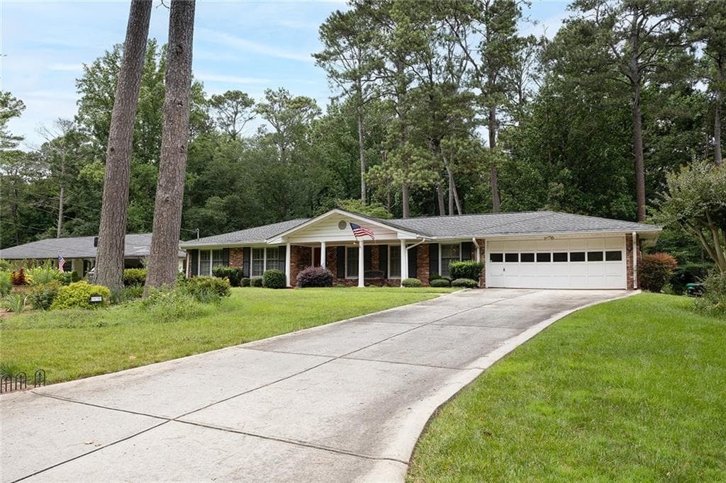 3 bedroom, 2 bathroom, 1,759 sq ft single family residence under contract at 2976 Blackwood Road, Decatur, GA 30033 — photo 2