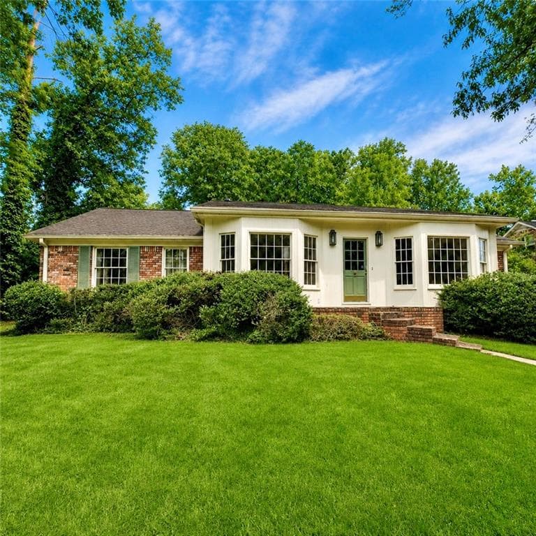 4 bedroom, 4 bathroom, 3,028 sq ft single family residence under contract at 920 Buckingham Circle, Atlanta, GA 30327