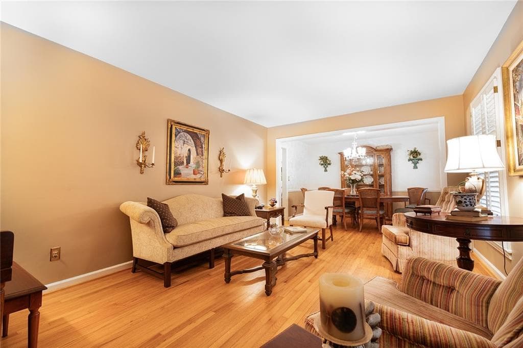 3 bedroom, 2 bathroom, 1,759 sq ft single family residence under contract at 2976 Blackwood Road, Decatur, GA 30033 — photo 3