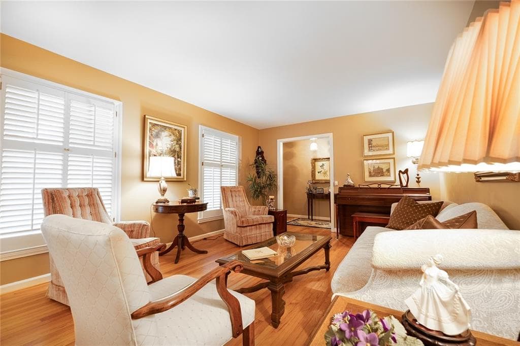 3 bedroom, 2 bathroom, 1,759 sq ft single family residence under contract at 2976 Blackwood Road, Decatur, GA 30033 — photo 4