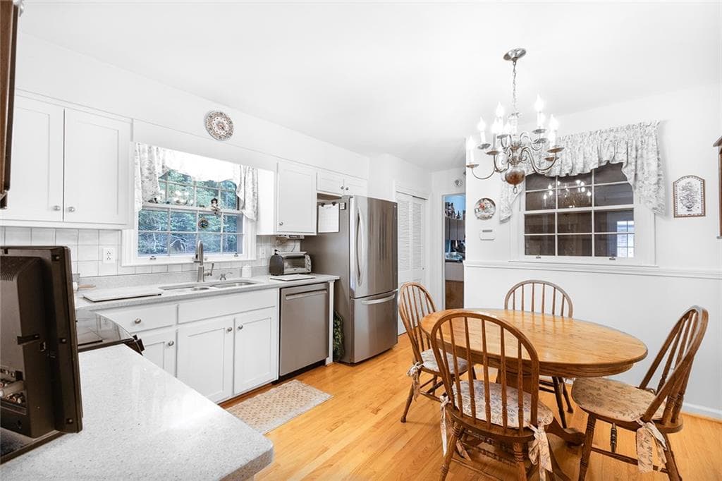 3 bedroom, 2 bathroom, 1,759 sq ft single family residence under contract at 2976 Blackwood Road, Decatur, GA 30033 — photo 8