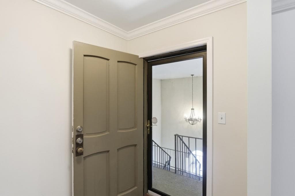 3 bedroom, 2 bathroom, 1,346 sq ft condominium under contract at 53 Chaumont Square, Atlanta, GA 30327 — photo 3