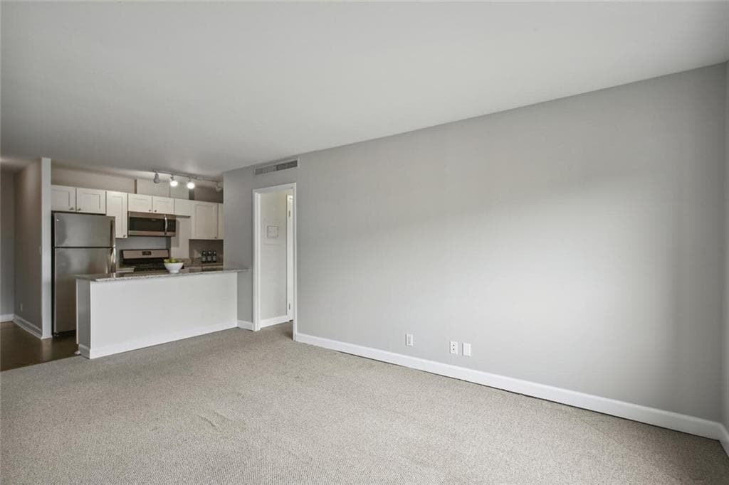 1 bedroom, 1 bathroom, 703 sq ft condominium for rent at 2285 Peachtree Road 904, Atlanta, GA 30309 for $1,400 a month — photo 6