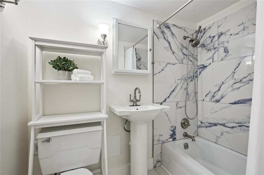 1 bedroom, 1 bathroom, 703 sq ft condominium for rent at 2285 Peachtree Road 904, Atlanta, GA 30309 for $1,400 a month — photo 9