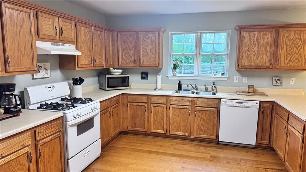 3 bedroom, 3 bathroom, 1,617 sq ft single family residence for sale at 4995 Meadow Overlook, Cumming, GA 30040 — photo 3