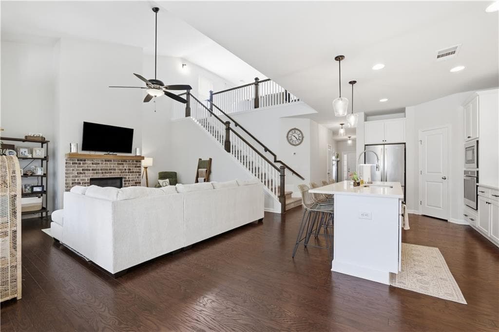 4 bedroom, 3 bathroom, 2,525 sq ft single family residence for sale at 4450 Madison Hall Drive, Cumming, GA 30028 — photo 6