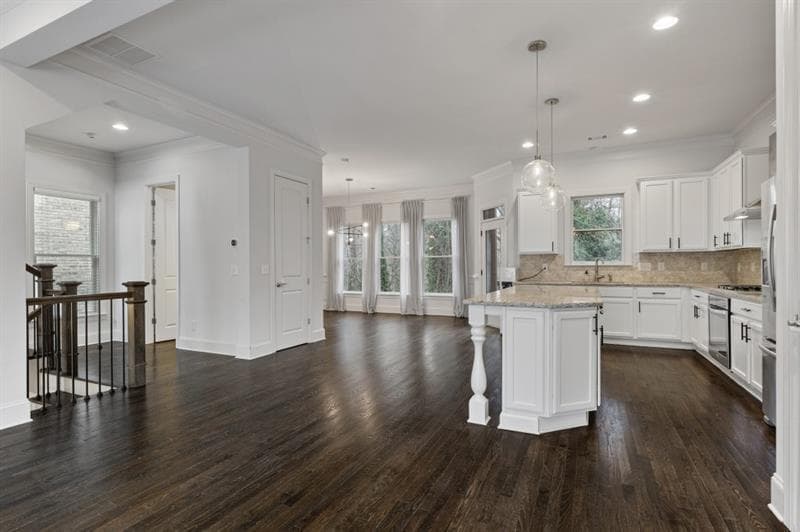 4 bedroom, 4 bathroom single family residence for rent at 926 Canterbury Lane, Atlanta, GA 30324 for $5,300 a month — photo 7