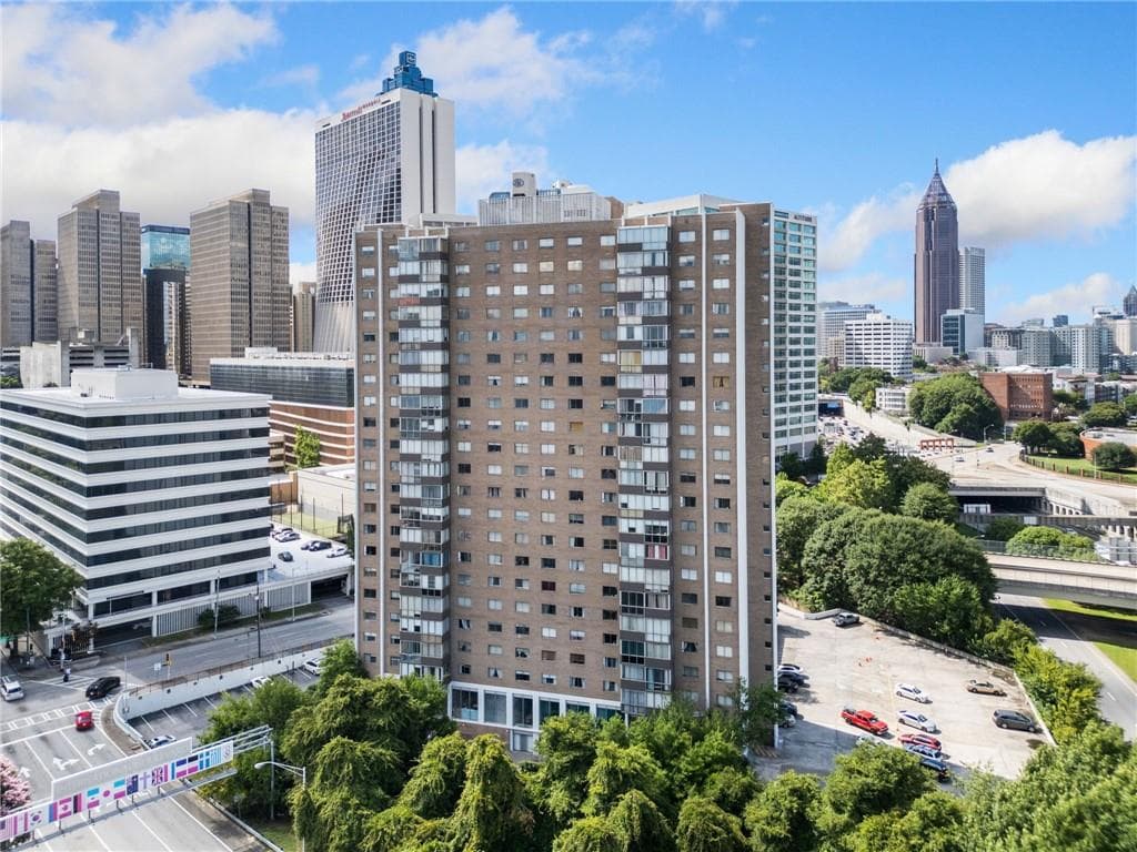 1 bedroom, 1 bathroom, 850 sq ft condominium for sale at 215 Piedmont Avenue 2002, Atlanta, GA 30308