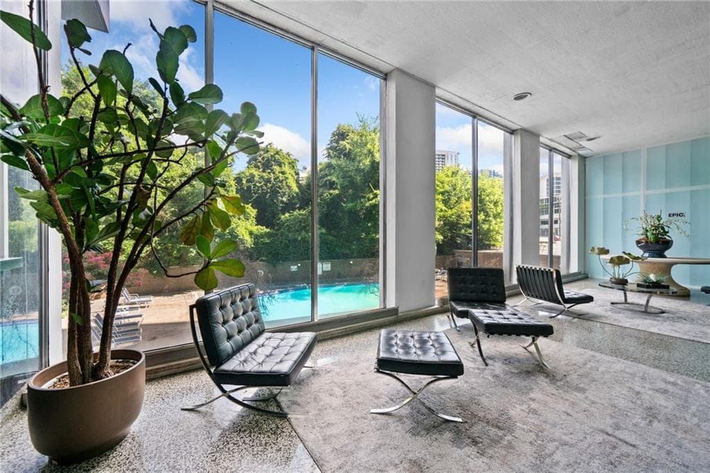 1 bedroom, 1 bathroom, 850 sq ft condominium for sale at 215 Piedmont Avenue 2002, Atlanta, GA 30308 — photo 2
