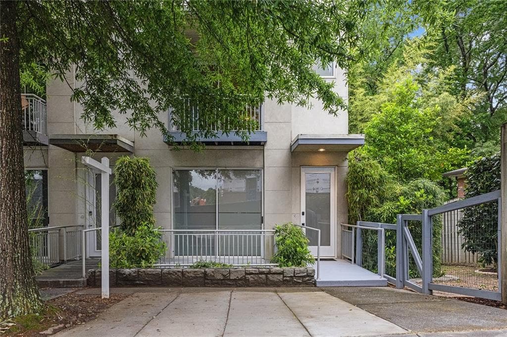 2 bedroom, 4 bathroom townhouse for sale at 1590 Tallulah Street, Atlanta, GA 30318