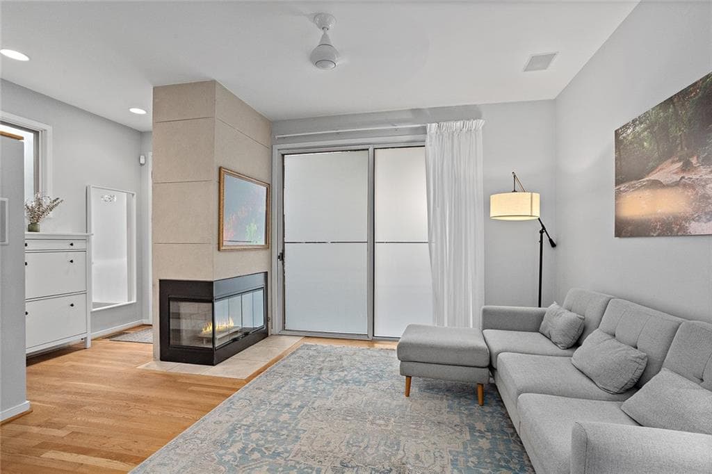 2 bedroom, 4 bathroom townhouse for sale at 1590 Tallulah Street, Atlanta, GA 30318 — photo 2