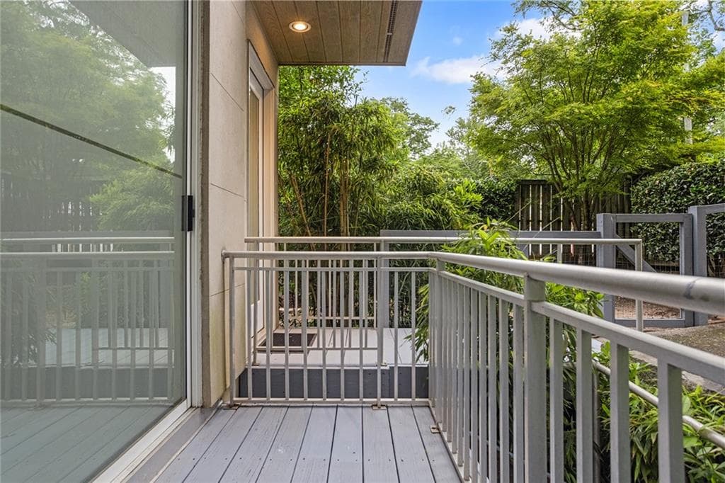 2 bedroom, 4 bathroom townhouse for sale at 1590 Tallulah Street, Atlanta, GA 30318 — photo 6