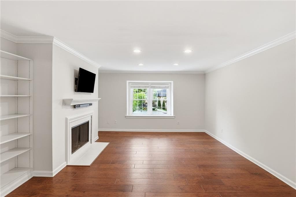 3 bedroom, 2 bathroom, 1,346 sq ft condominium under contract at 53 Chaumont Square, Atlanta, GA 30327 — photo 4