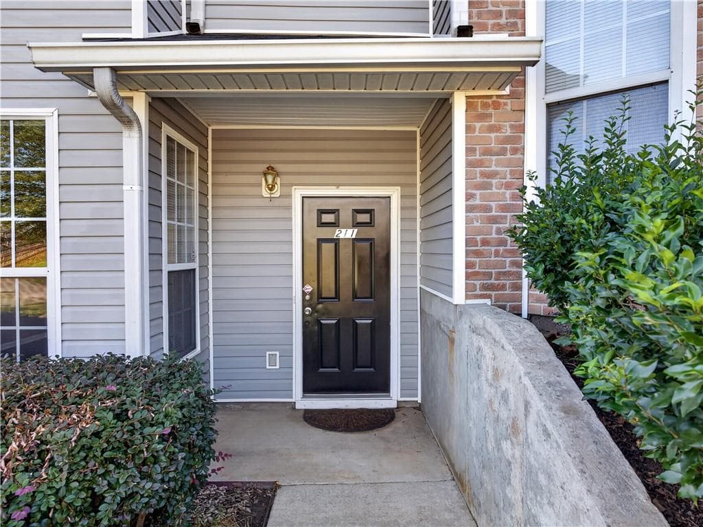 3 bedroom, 3 bathroom, 1,356 sq ft townhouse for sale at 211 Odyssey Turn, Conyers, GA 30012 — photo 2