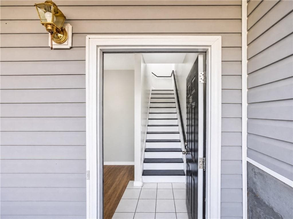 3 bedroom, 3 bathroom, 1,356 sq ft townhouse for sale at 211 Odyssey Turn, Conyers, GA 30012 — photo 3