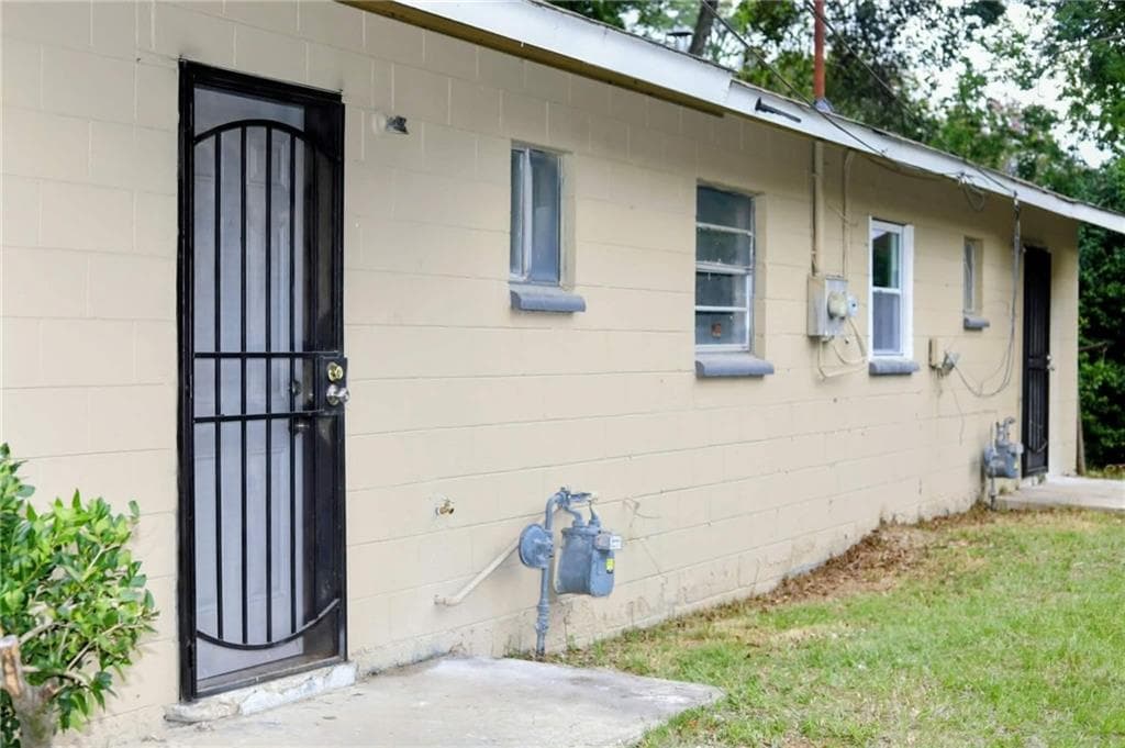 duplex for sale at 2420 16th Avenue, Columbus, GA 31901 — photo 2