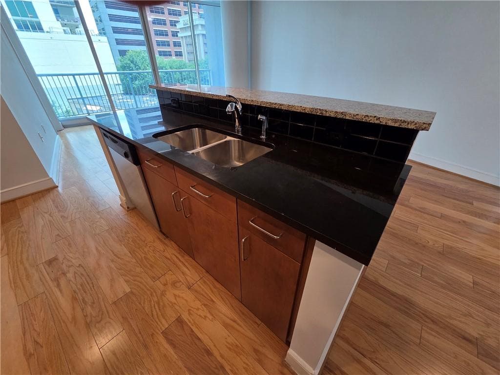 1 bedroom, 1 bathroom, 866 sq ft condominium for rent at 44 Peachtree Place 730, Atlanta, GA 30309 for $1,895 a month — photo 4