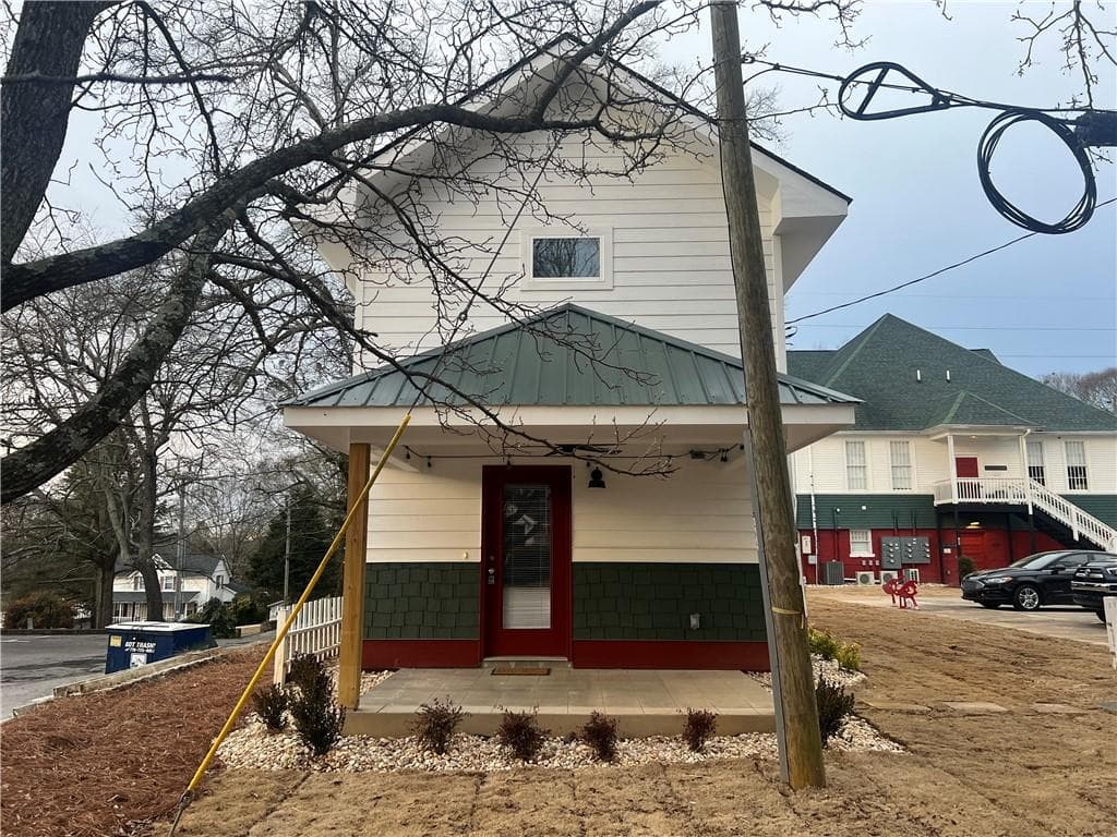 2 bedroom, 2 bathroom single family residence for rent at 13 Myrtle Drive, Gainesville, GA 30501 for $1,695 a month