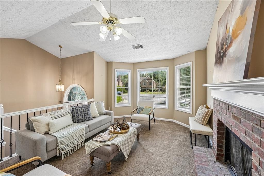 3 bedroom, 2 bathroom, 1,269 sq ft single family residence under contract at 1036 Pepper Circle, Acworth, GA 30101 — photo 2