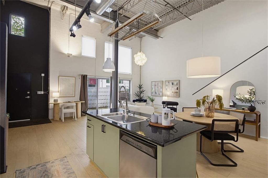 2 bedroom, 2 bathroom, 1,354 sq ft condominium for sale at 195 Arizona Avenue 121, Atlanta, GA 30307 — photo 4