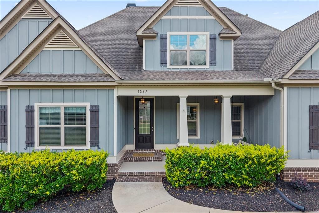 5 bedroom, 3 bathroom, 3,100 sq ft single family residence for sale at 1627 Highland Creek Drive, Monroe, GA 30656 — photo 2