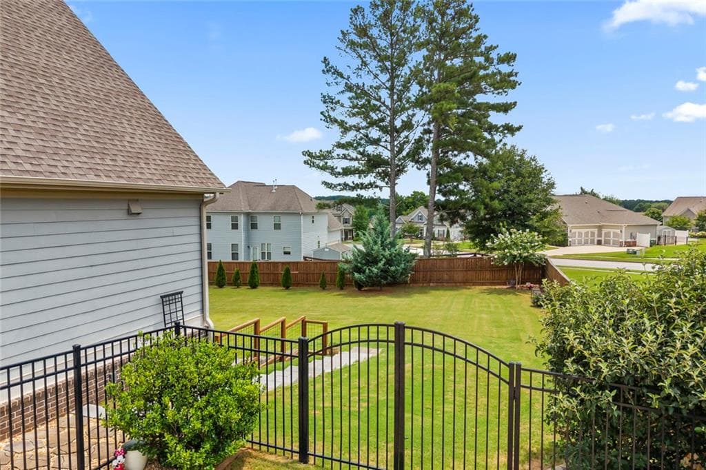 5 bedroom, 3 bathroom, 3,100 sq ft single family residence for sale at 1627 Highland Creek Drive, Monroe, GA 30656 — photo 4