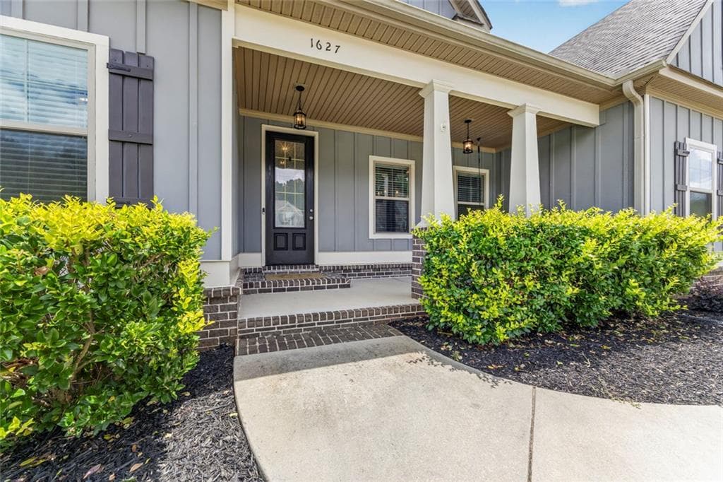 5 bedroom, 3 bathroom, 3,100 sq ft single family residence for sale at 1627 Highland Creek Drive, Monroe, GA 30656 — photo 5