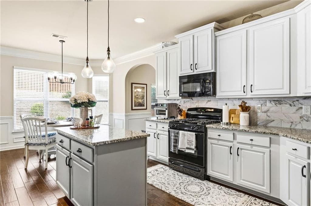 4 bedroom, 3 bathroom, 3,030 sq ft single family residence under contract at 1675 Walking Horse Trail, Cumming, GA 30041 — photo 3