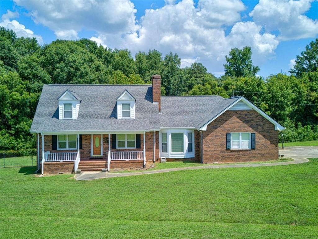 3 bedroom, 2 bathroom, 2,200 sq ft single family residence under contract at 114 Marlow Road, Maysville, GA 30558 — photo 2