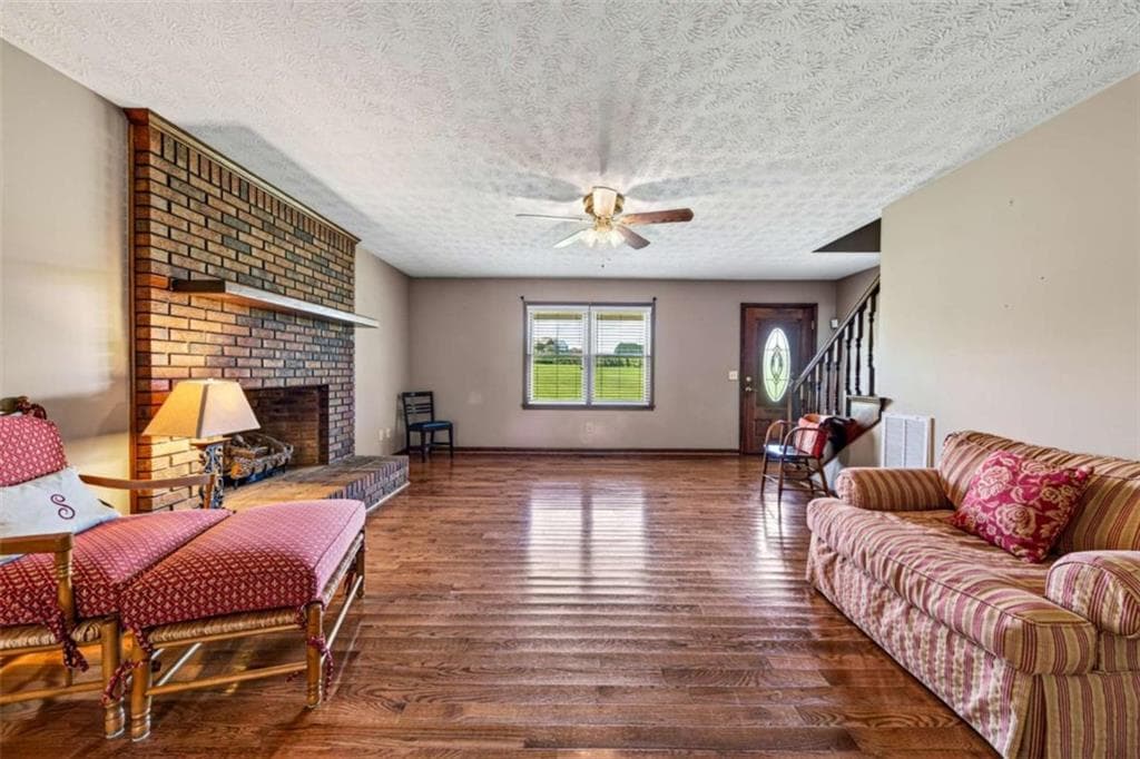 3 bedroom, 2 bathroom, 2,200 sq ft single family residence under contract at 114 Marlow Road, Maysville, GA 30558 — photo 7
