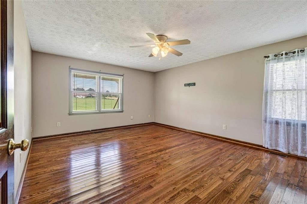 3 bedroom, 2 bathroom, 2,200 sq ft single family residence under contract at 114 Marlow Road, Maysville, GA 30558 — photo 8
