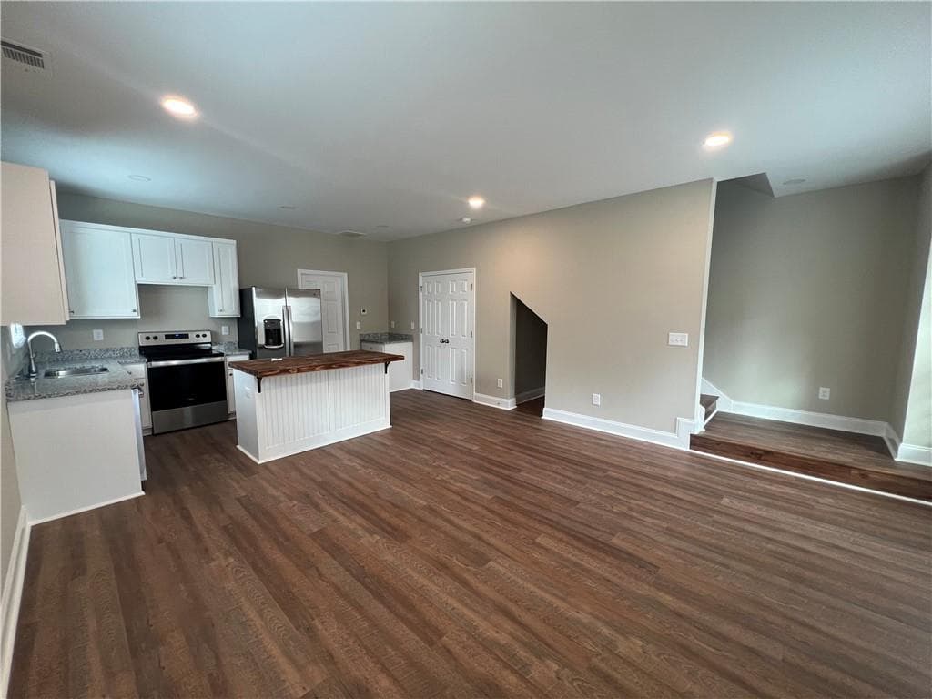 3 bedroom, 2 bathroom single family residence for rent at 1027 Park Hill Drive, Gainesville, GA 30501 for $1,895 a month — photo 2