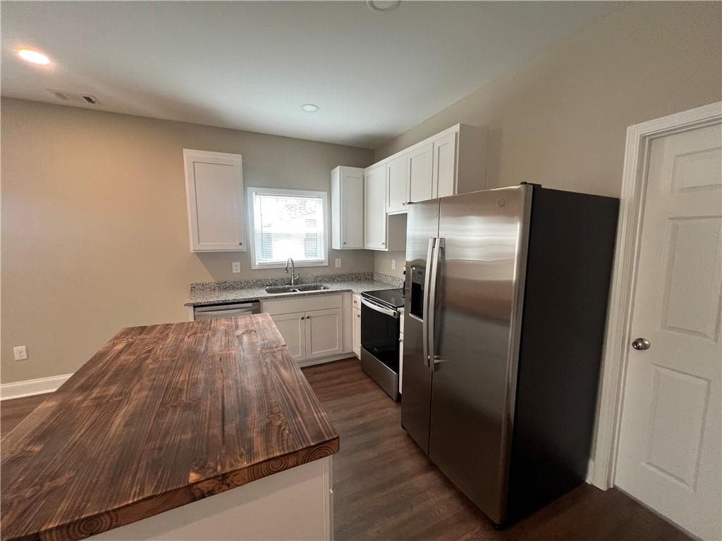 3 bedroom, 2 bathroom single family residence for rent at 1027 Park Hill Drive, Gainesville, GA 30501 for $1,895 a month — photo 4