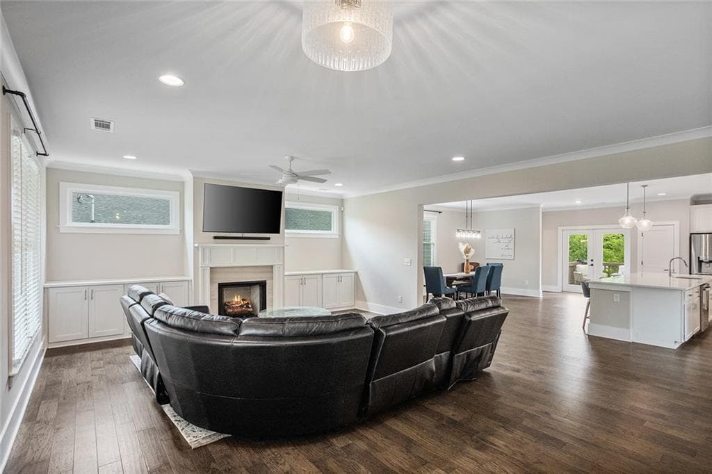 4 bedroom, 4 bathroom, 3,275 sq ft single family residence for sale at 518 Oak Drive, Atlanta, GA 30354 — photo 3